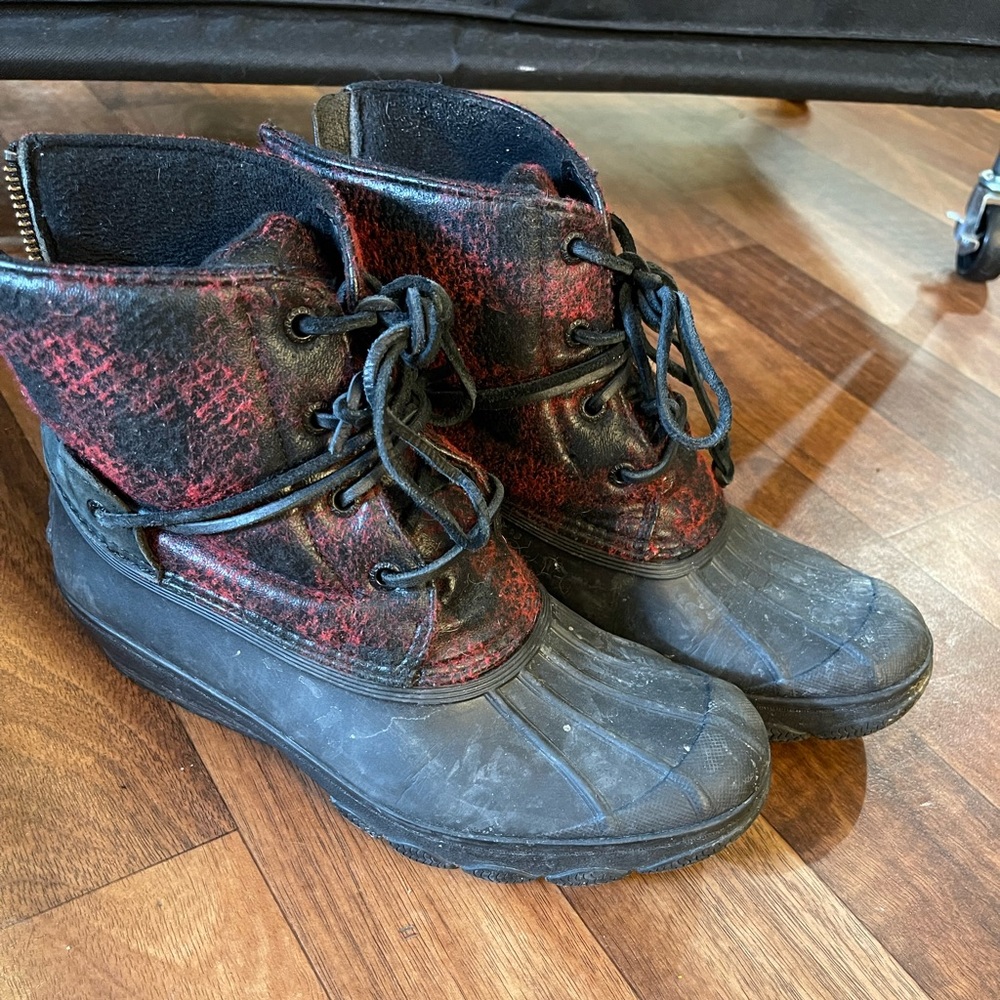 Sperry plaid snow boots